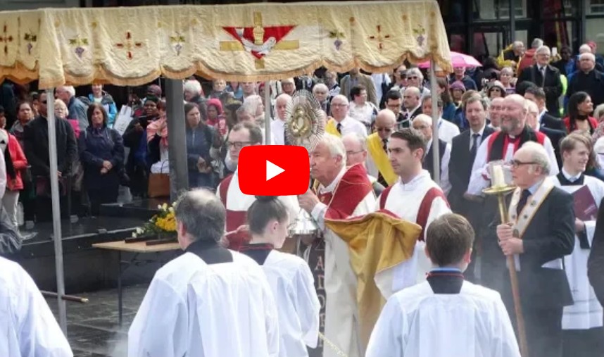 Cuộc rước Thánh Thể cảm động trên đường phố Liverpool