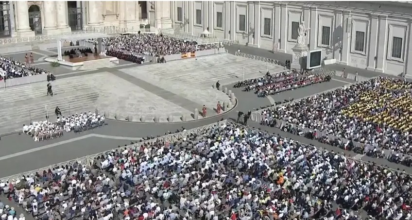 Đức Hồng Y Oswald Gracias nói: Giáo Hội Á Châu ủng hộ Đức Giáo Hoàng Phanxicô 100%.