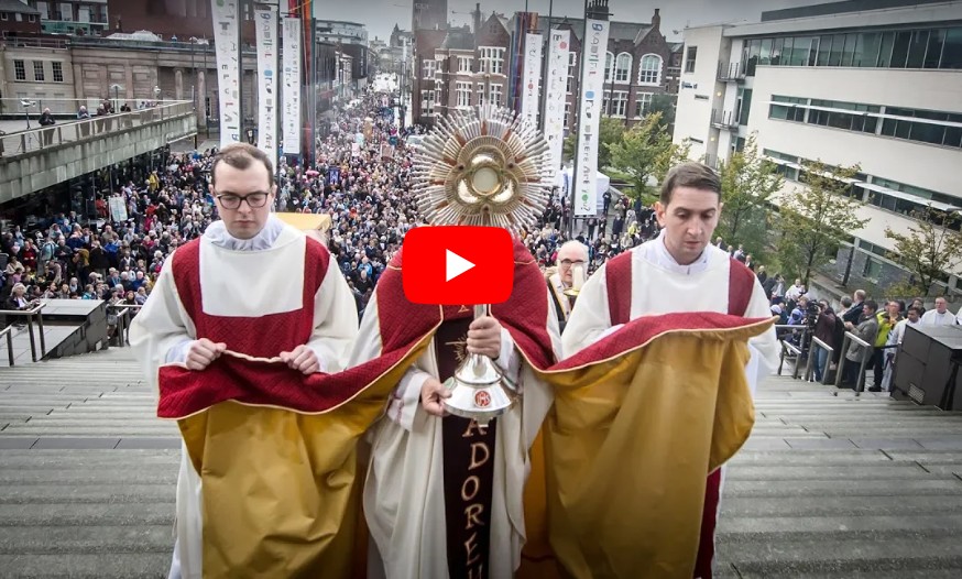 10,000 người rước kiệu Thánh Thể trên đường phố Liverpool