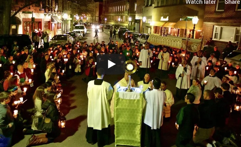 Phép lạ Mình Thánh Chúa rỉ máu khi bị lấy trao cho phù thủy