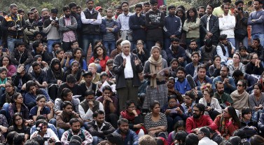 Đại nghịch bất đạo – Giáo dân đả thương Giám Mục của mình