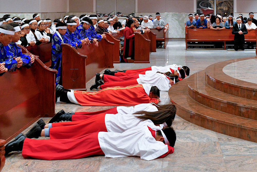 Hình Ảnh: Tưởng Niệm Chúa Chịu Chết