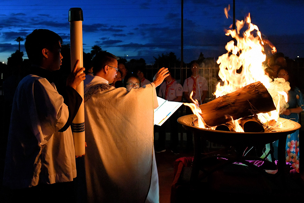 Hình Ảnh: Thánh Lễ Vọng Phục Sinh