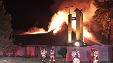 Lạ lùng - Ngôi nhà thờ tuyệt đẹp bị đốt cháy vì lòng thù hận đức tin nhưng thánh giá vẫn đứng vững