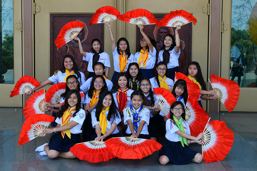 Thiếu Nhi Thánh Thể Dâng Hoa Kính Đức Mẹ Tháng 5