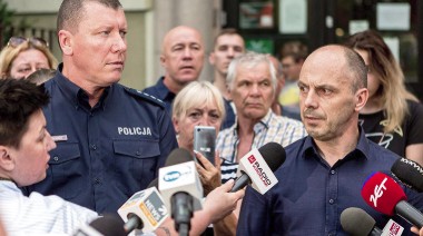 Ba Lan - Đánh đập tàn nhẫn một linh mục để cướp áo lễ làm đám cưới đồng tính