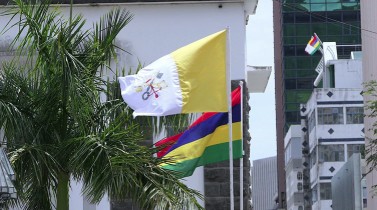 Đức Thánh Cha duyệt hàng quân danh dự Mauritius giữa tiếng hoan hô vang dội