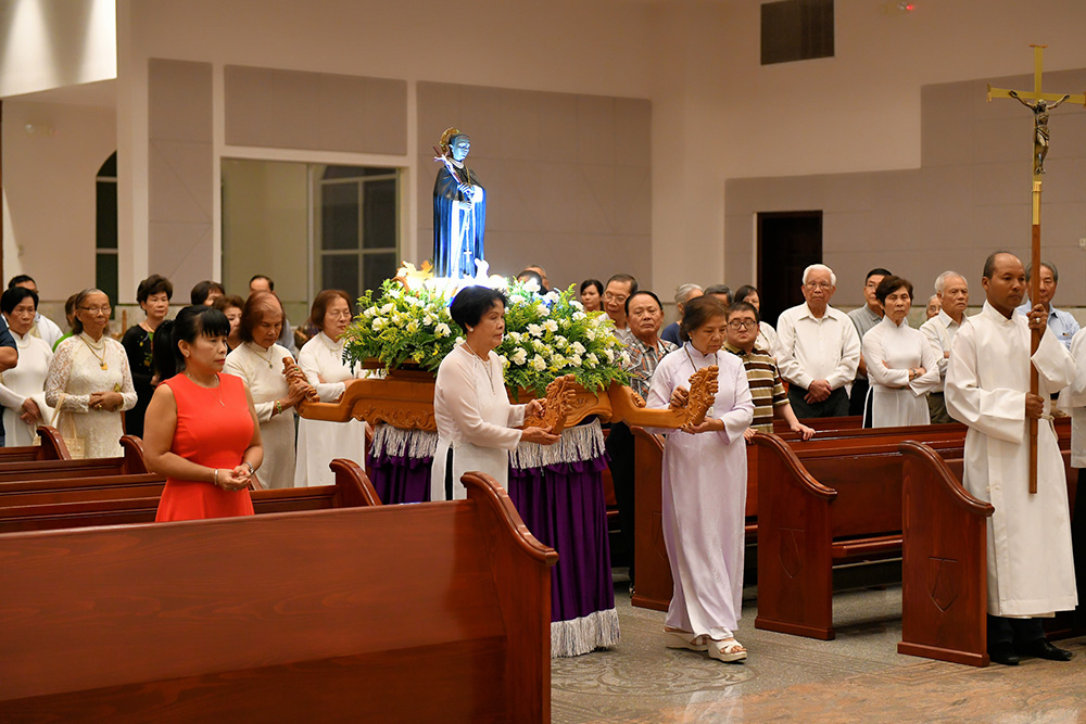 Hình ảnh: Bổn Mạng Hội nuôi Dưỡng Ơn Gọi Thánh Máctinô