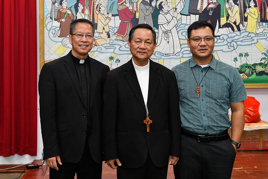 Hình ảnh: Bữa cơm thân mật chào đón Đức Cha Giuse Trần Văn Toản