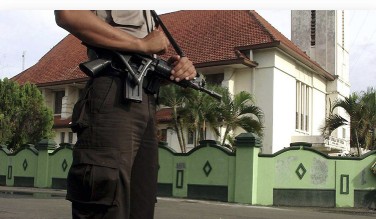 160,000 quân nhân và cảnh sát Nam Dương được huy động để bảo vệ các nhà thờ trong dịp lễ Giáng Sinh