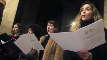 Pho tượng Đức Mẹ, nơi được tin đã xảy ra phép lạ tại Notre Dame de Paris, sẽ được trưng bày trong lễ Giáng Sinh