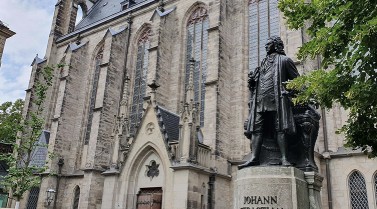 Nhà thờ nơi chôn cất nhà soạn nhạc trứ danh Johann Sebastian Bach liên tục bị đập phá cửa kính