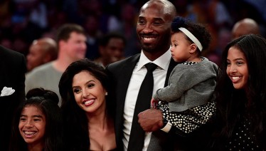 Siêu sao Kobe Bryant, mạnh thường quân của nhiều người Việt Quận Cam chết thảm. ĐTGM bày tỏ nỗi buồn