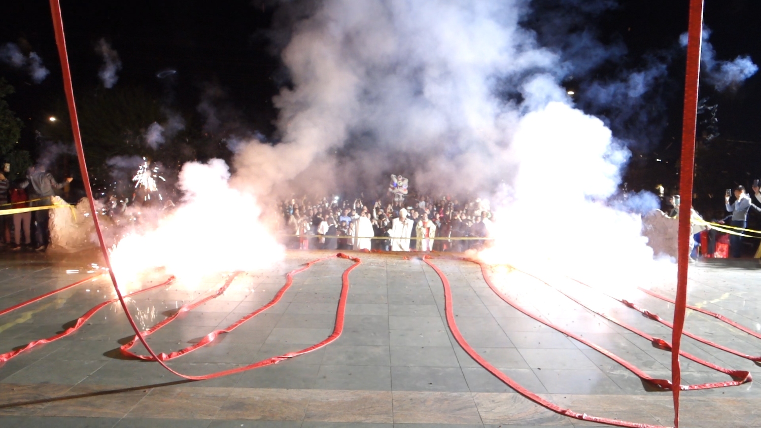 Đốt pháo đêm giao thừa - Xuân Canh Tý 2020