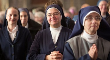 Phóng sự đặc biệt Ngày Đời Sống Thánh Hiến 2020 tại Vatican. Lời cầu nguyện cho các linh mục, tu sĩ.