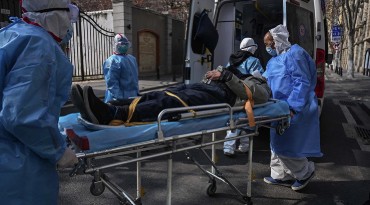 Câu chuyện của kỹ sư người Anh từ Vũ Hán thoát chết trở về: Đừng để chết oan vì coronavirus