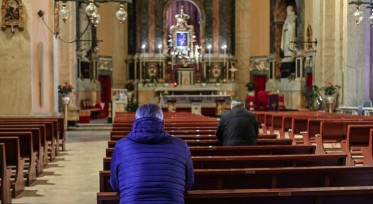 Linh mục Ba Lan đầu tiên chết vì virus chỉ vài ngày sau khi ngã bệnh. 4 ca nhiễm bệnh tại Vatican