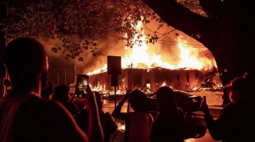 Bạo động dữ dội khi dịch bệnh vẫn còn kinh hoàng, các Giám Mục Mỹ kêu gọi bình tĩnh và cầu nguyện