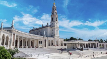 Giữa thời bạo loạn kinh hoàng, Giáo Hội đón nhận hai tin vui lớn