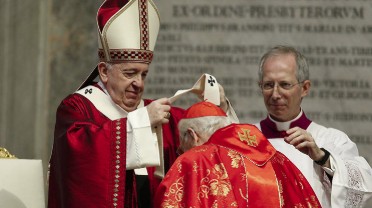 Lễ Thánh Phêrô và Phaolô, Đức Thánh Cha làm phép dây Pallium cho ĐTGM Nguyễn Năng và 54 vị khác