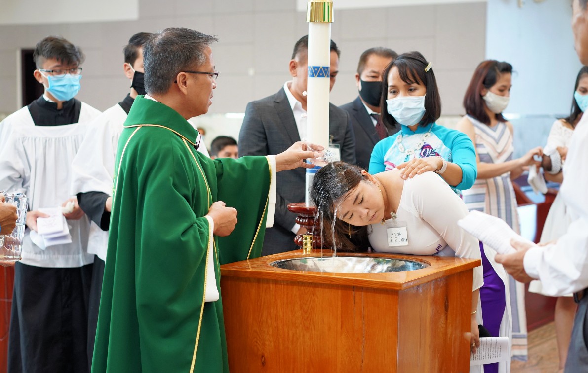 Hình ảnh: Rửa Tội Tân Tòng