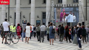 Đám tang trọng thể linh mục người Ý chết vì lòng nhân từ, nhiều người xem ngài là một vị tử vì đạo