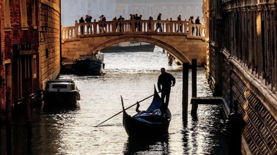 Hiện tượng lạ lại xuất hiện ở Ý. Thành phố thứ hai ở Mỹ công nhận các mối quan hệ đa phu, đa thê