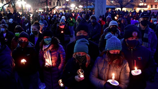 Hình ảnh ngoạn mục Đức Mẹ hiện ra ở Clearwater, gần nơi sập chung cư, 159 người vẫn còn mất tích