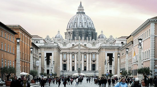 Thông báo của Tòa Thánh tối thứ Hai 12/7 về tình trạng của ĐTC. Ngài ngồi xe lăn thăm các bệnh nhân