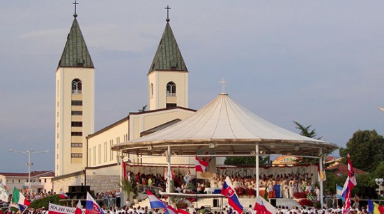 7g tối thứ Tư 4/8: Tình thế khẩn cấp, xin hiệp thông với đền thánh Mễ Du, cầu nguyện cho Sài Gòn