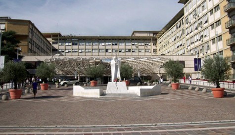 Chung quanh tin lan nhanh của Newsmax nói ĐTC sắp qua đời và Vatican đang chuẩn bị cho Cơ Mật Viện