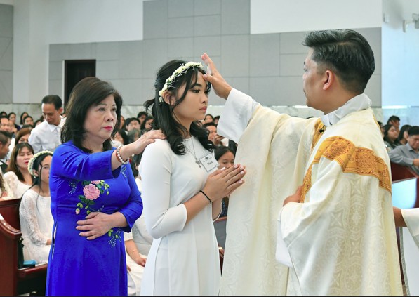 Hình ảnh: Thánh Lễ Thêm Sức và Rước Lễ Lần Đầu (ngày 4 tháng 6 năm 2023)