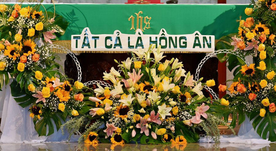 Hình ảnh Thánh Lễ Tạ Ơn Hồng Ân linh mục